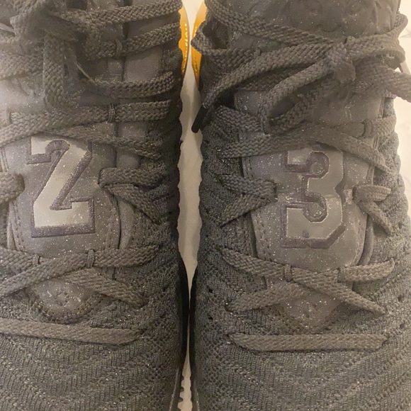 Nike LeBron 16 I’m king - Picture 6 of 10